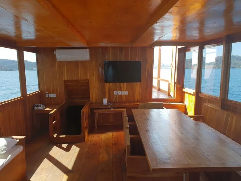 Rutas Indonesia Boat - Luxury Phinisi Komodo Charter 2026